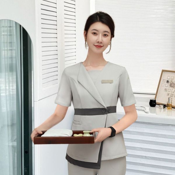 7 Tuyệt Kỹ Nâng Tầm Bản Sắc Thương Hiệu Nhờ Đồng Phục Spa Thiết Kế Riêng 3 Đồng Phục Spa Thiết Kế Riêng Chuyên Nghiệp