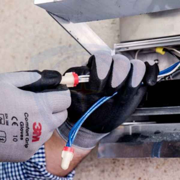 Kiểm Tra Găng Tay Cách Điện Cao Áp Trước Mỗi Lần Dùng 3 Găng cao su cổ dài cần kiểm tra găng tay cách điện cao áp và tem ngày thử trước ca